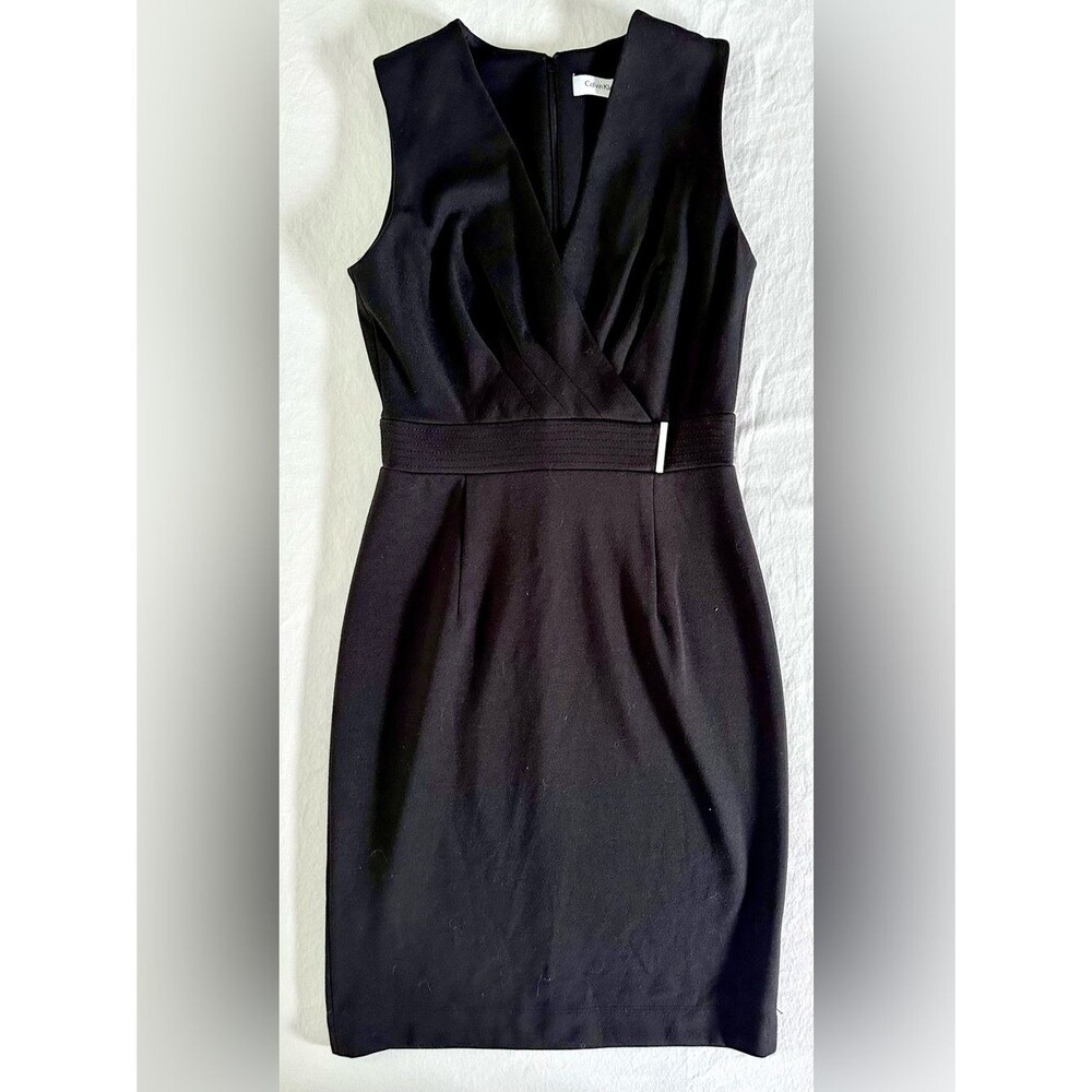 Calvin Klein Black Sheath Dress size 2 V-Neck Sleeveless Knee Length